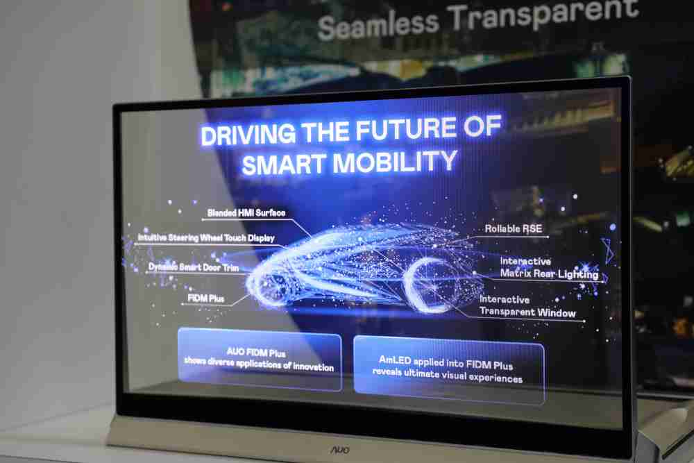 2468BET凭借着超高亮度和透明度，，这款30吋透明Micro LED显示器在AR系统与智慧零售具有潜在的应用价值。。