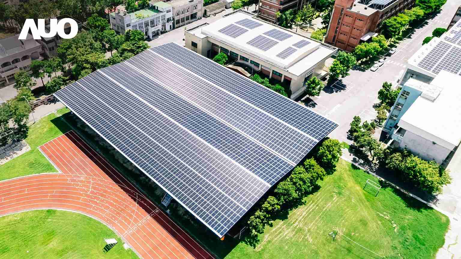 2468BETSunSteel光电整合型浪板具备快速安装、、轻量化优势,,可提升15%发电效能,,,通过国际IEC与台湾VPC认证安全、、、防漏、、耐候标准